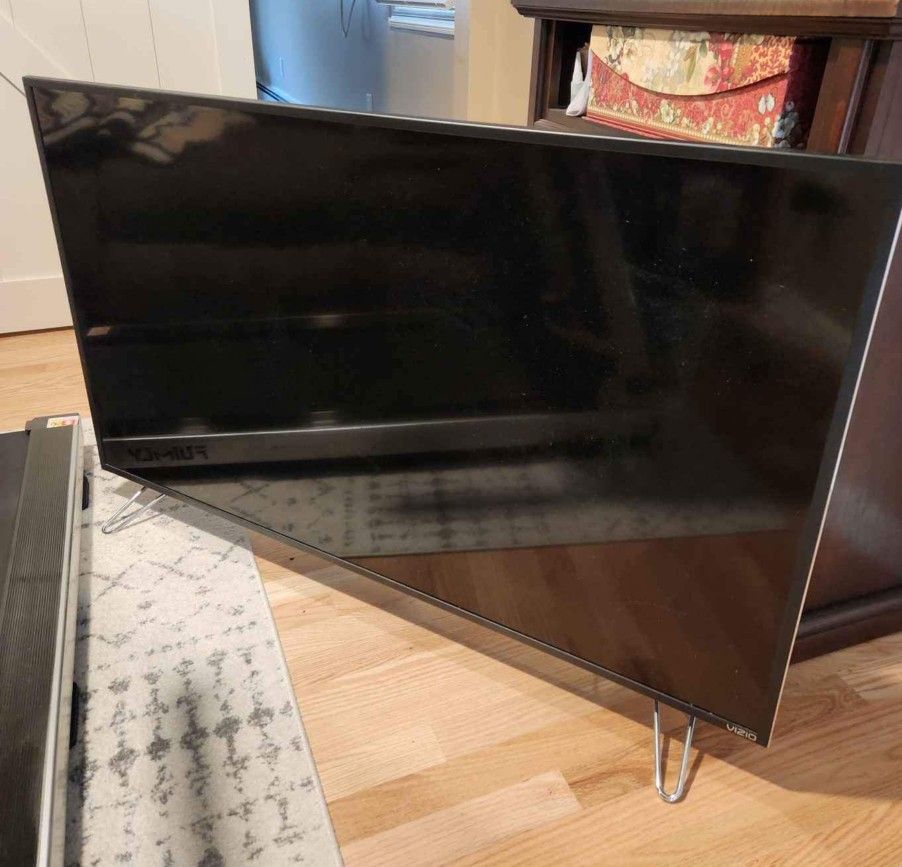 Vizio 50 Inch 4K Smart TV - Model # M50-D1 - Used - Works GREAT!