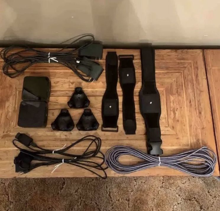 X3 VIVE TRACKER 3.0 (WITH STRAPS) + ×21.0 BASE STATIONS FOR VRCHAT FULLBODY