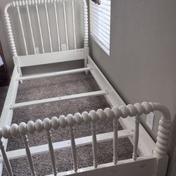 Twin bed /w Mattress/ spring Box