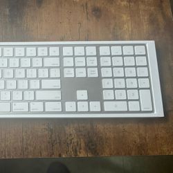 Apple Magic Keyboard with numeric keypad circa 2020 bluetooth with Lightning cable