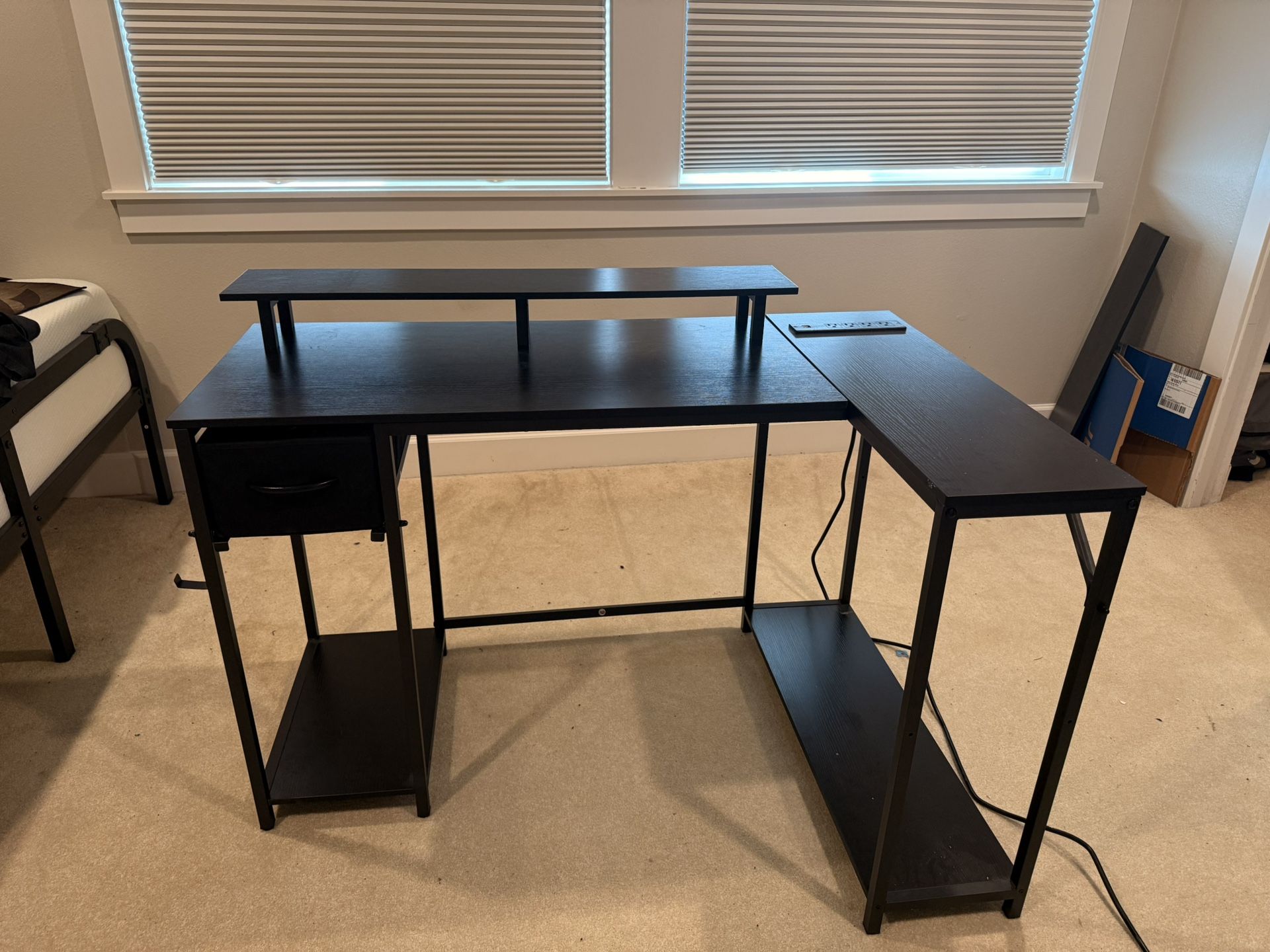 Black Desk