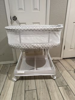 Delta Children Bassinet 
