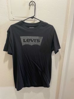 Men’s Levi’s and Hollister T-shirts/ Hoodies