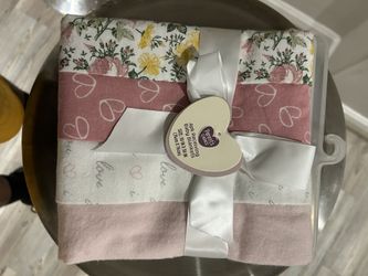 Receiving Blankets And Burp Cloths/bibs