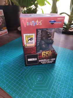 ViniMates Godzilla 1962 Glow In The Dark SDCC Exclusive