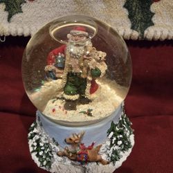 Santa Snow Globe Play I'm Dreaming Of A White Christmas 