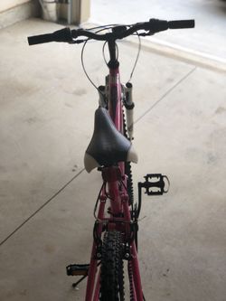 Mongoose 21 speed Ledge 2.1 Mountain Bike, model R2461wmb pink