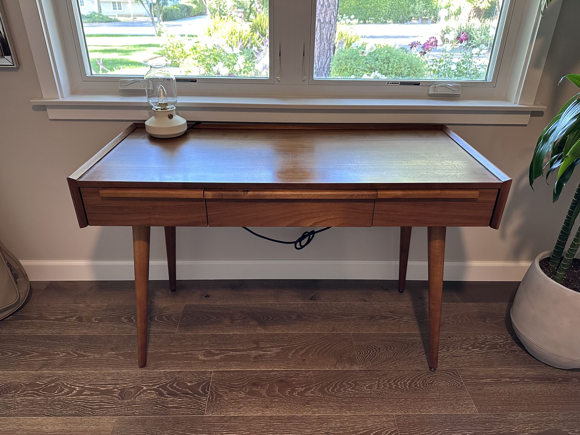 48” Crate & Barrel Tate Walnut Desk for Sale in Fullerton, CA OfferUp