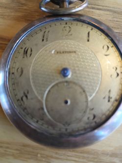 FOR SALE SELLING ANTIQUE WATCH IT'S BEEN IN MY FAMILY FOR 20 YEARS IS FLAT YOU CAN SEE THE PICTURES I DON'T KNOW HOW MUCH IS WORTH IT IF ANYONE CAN GI