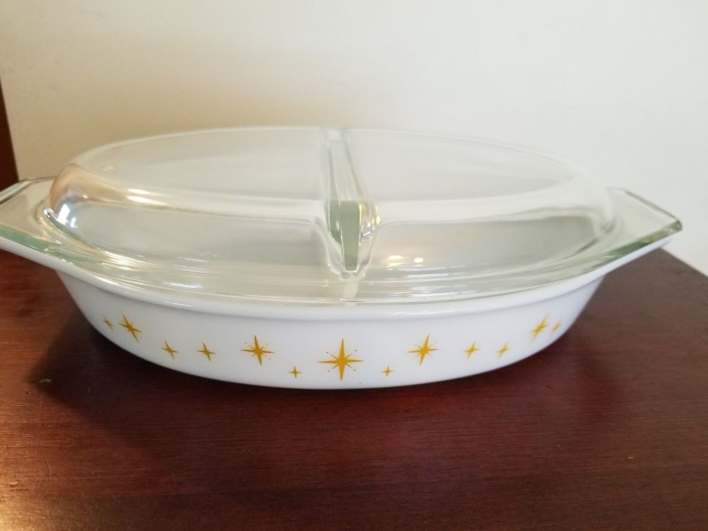 Vintage pyrex divided vegetable dish with glass cover