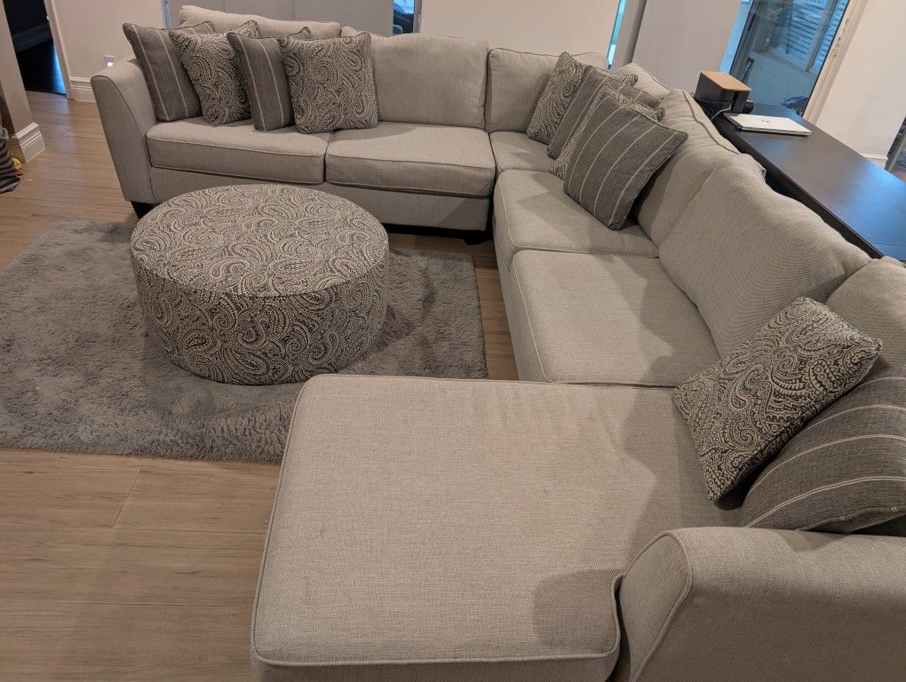 Sectional Couch With Pillows And Ottoman