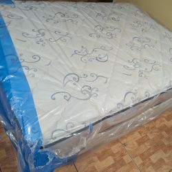 Qu,een matt,ress 10 inch, medium firm and box sprin,g.
