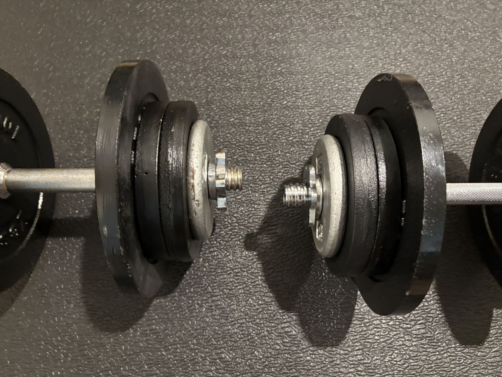 Adjustable Set of Dumbbells. Cast Iron, New Condition 50# per hand [ Total: 100 lbs]