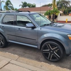 (10) Mercury Mariner, Clean Title, Registered, Smogged, 22"rims, Reliable Transportation, Gas Saver 