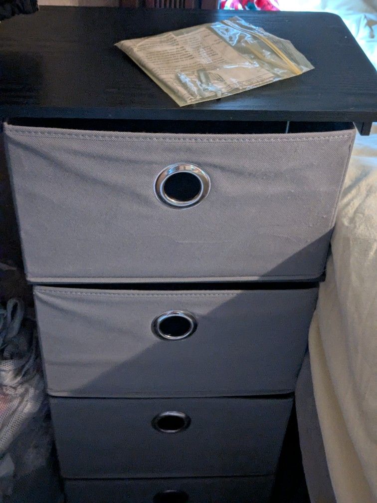 4 Drawer Dresser / Cart