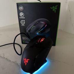Razor Basilisk Ultimate Wireless Gaming Mouse & Charging Dock