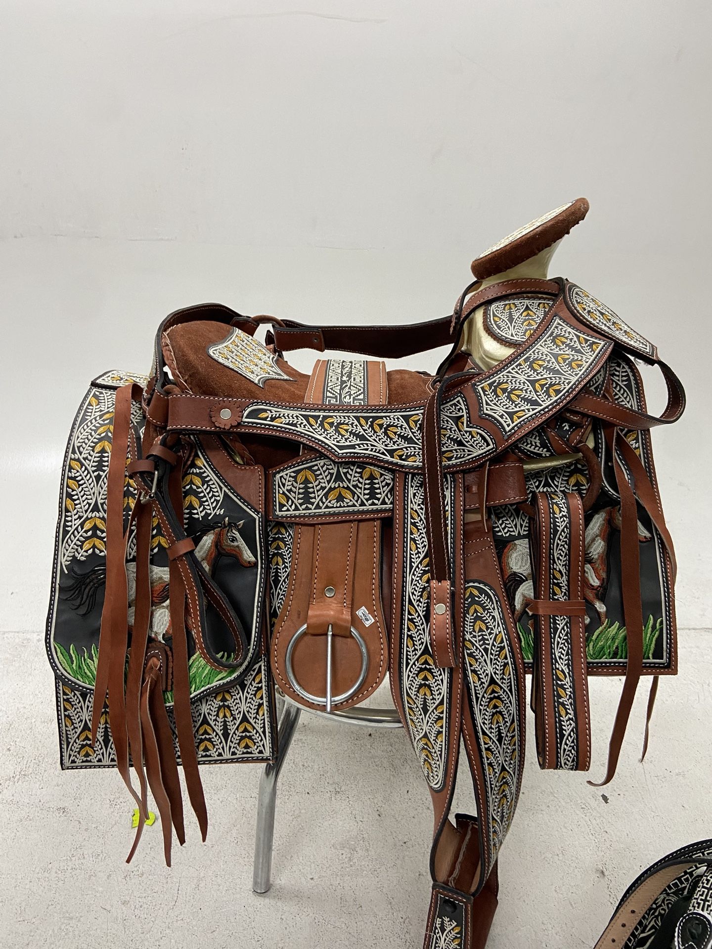 Nueva Montura Charra Bordsda Con Cantinas Cuadradas