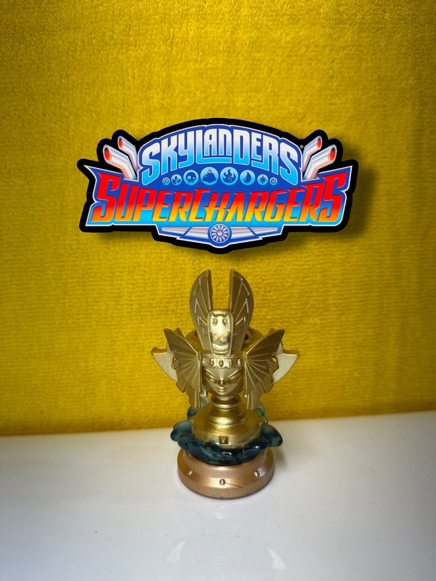 Skylanders Superchargers Golden Queen Sea Trophy Figure