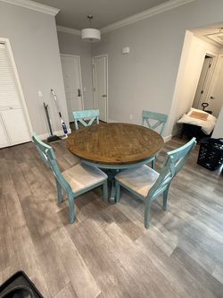 Well built dining  room table set