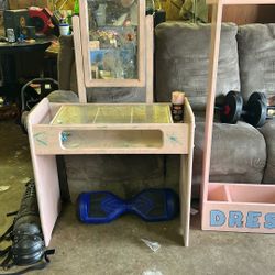 Dress Up Vanity And Rack