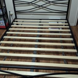 Black Metal Full Size Bed 