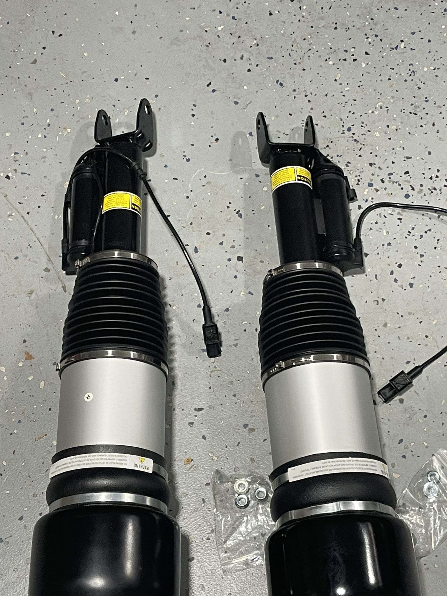 Air Struts for Various Mercedes Models - NEW
