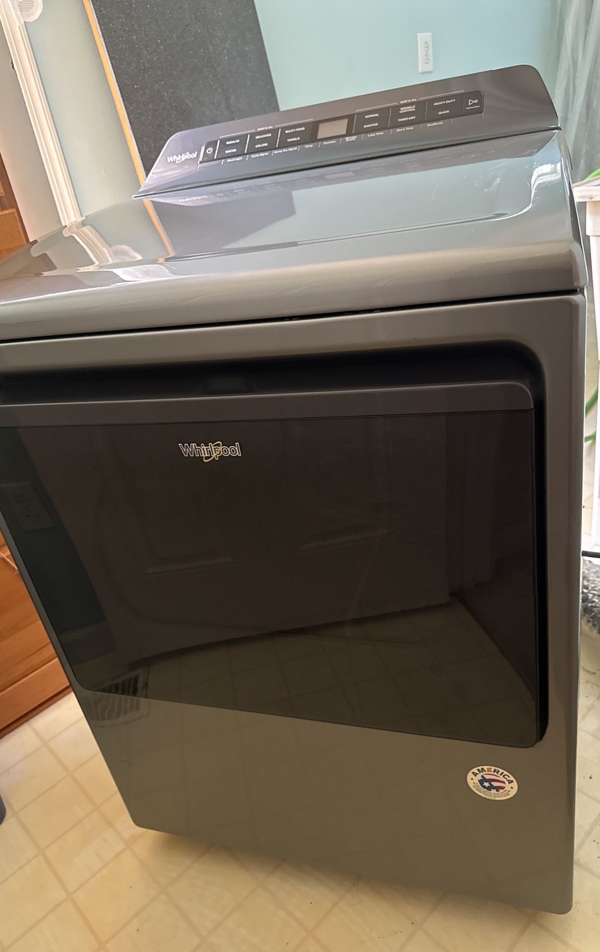 Whirlpool Smart Washer & Dryer Set (Like New)