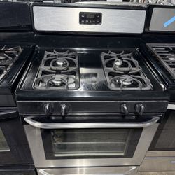 Frigidaire Stainless steel 4 burner range stove 