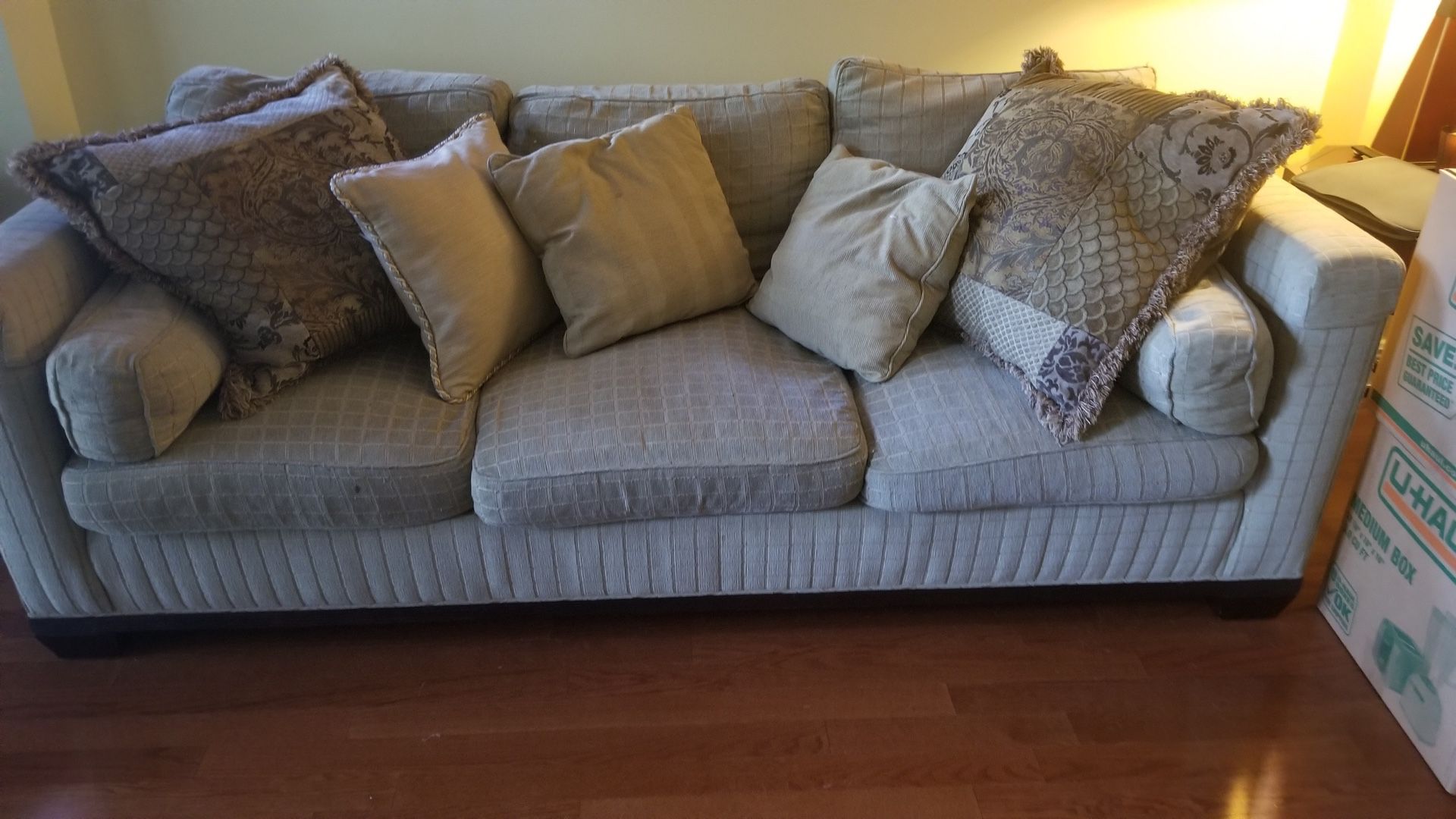 Beautiful FREE sofa! Just pick it up!