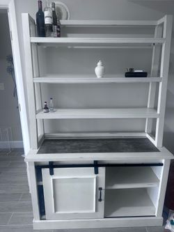 Hutch./ shelves