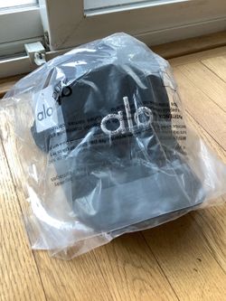 Black Alo yoga hat