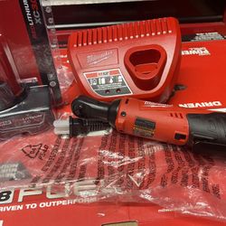 MILWAUKEE M12 (((1/4 RACHET ))) Plus BATTERY 3.0 And M12 CHARGER  BRAND NEW. OUT THE BOX NEVER USED   READ BELOW 