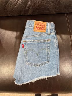 Levi’s 501 shorts women size 26