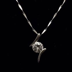 Beautiful 925 Silver Necklace With Round Zirkon Pendant