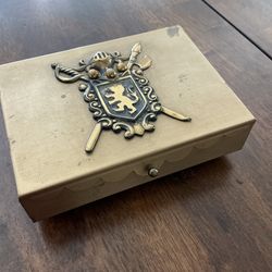 Vintage jewelry box with coat of arms / knight
