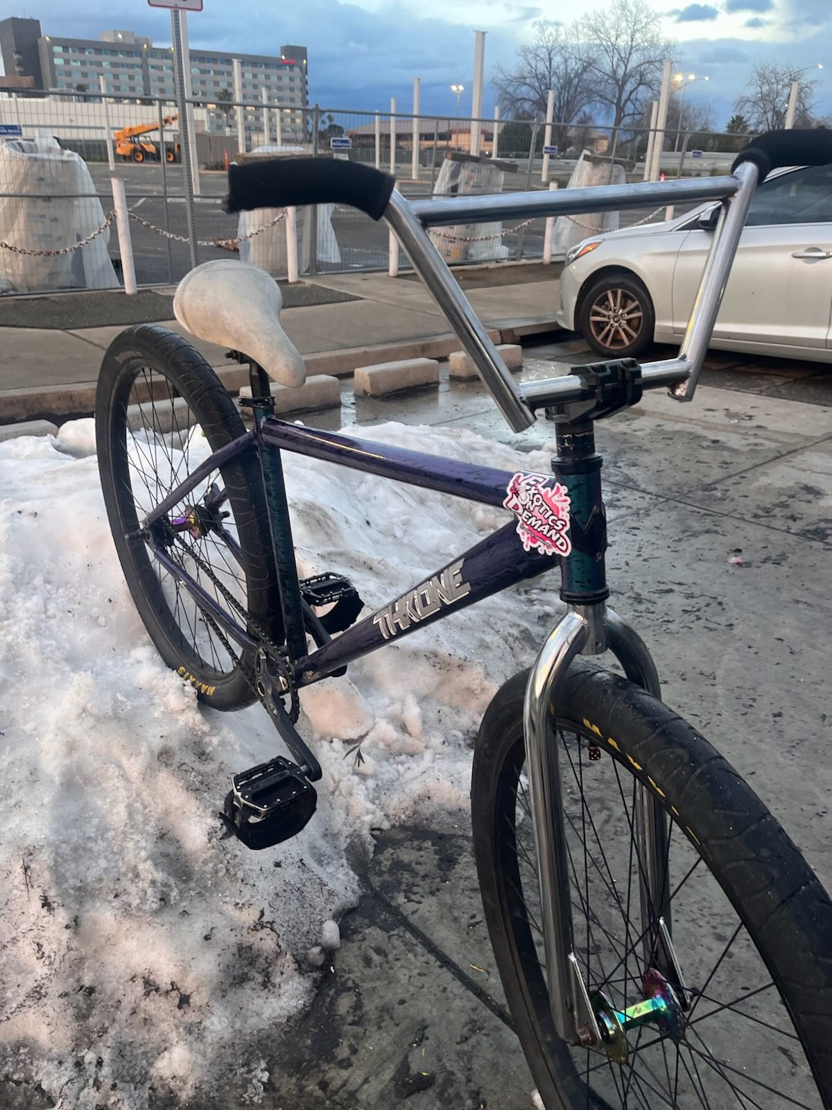 Throne Purple Smash READ DESCRIPTION‼️