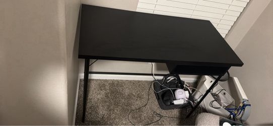 Black Desk