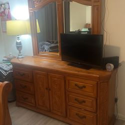 Dresser With mirror