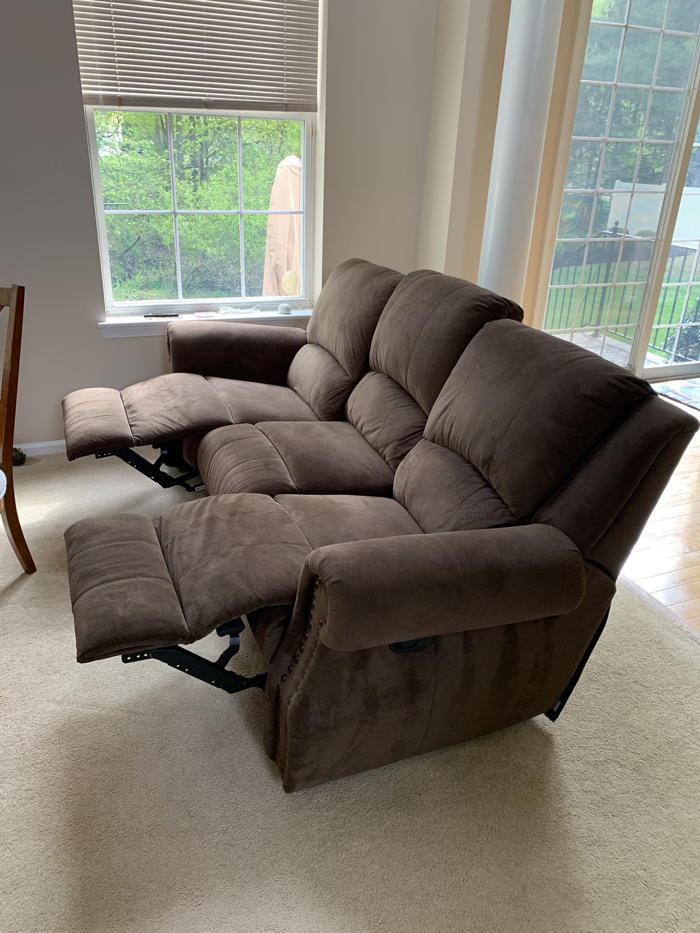 Sofa w/matching Love Seat. Both Recliners 