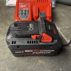 Milwaukee 8.0 Red Lithium Forge M 18 Battery And Rapid Charger