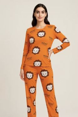 The Vintage Clothing Red Smiley Lion Women’s 2 pc Pajama Set Size S