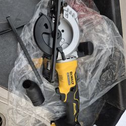
DEWALT - ATOMIC 20V MAX Cordless Brushless 4-1/2 in. Circular Saw (Tool Only)
DEWALT - ATOMIC 20V MAX Cordless Brushless 4-1/2 in. Circular Saw 