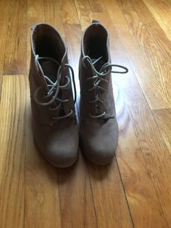 Women’s booties boots size 7/8