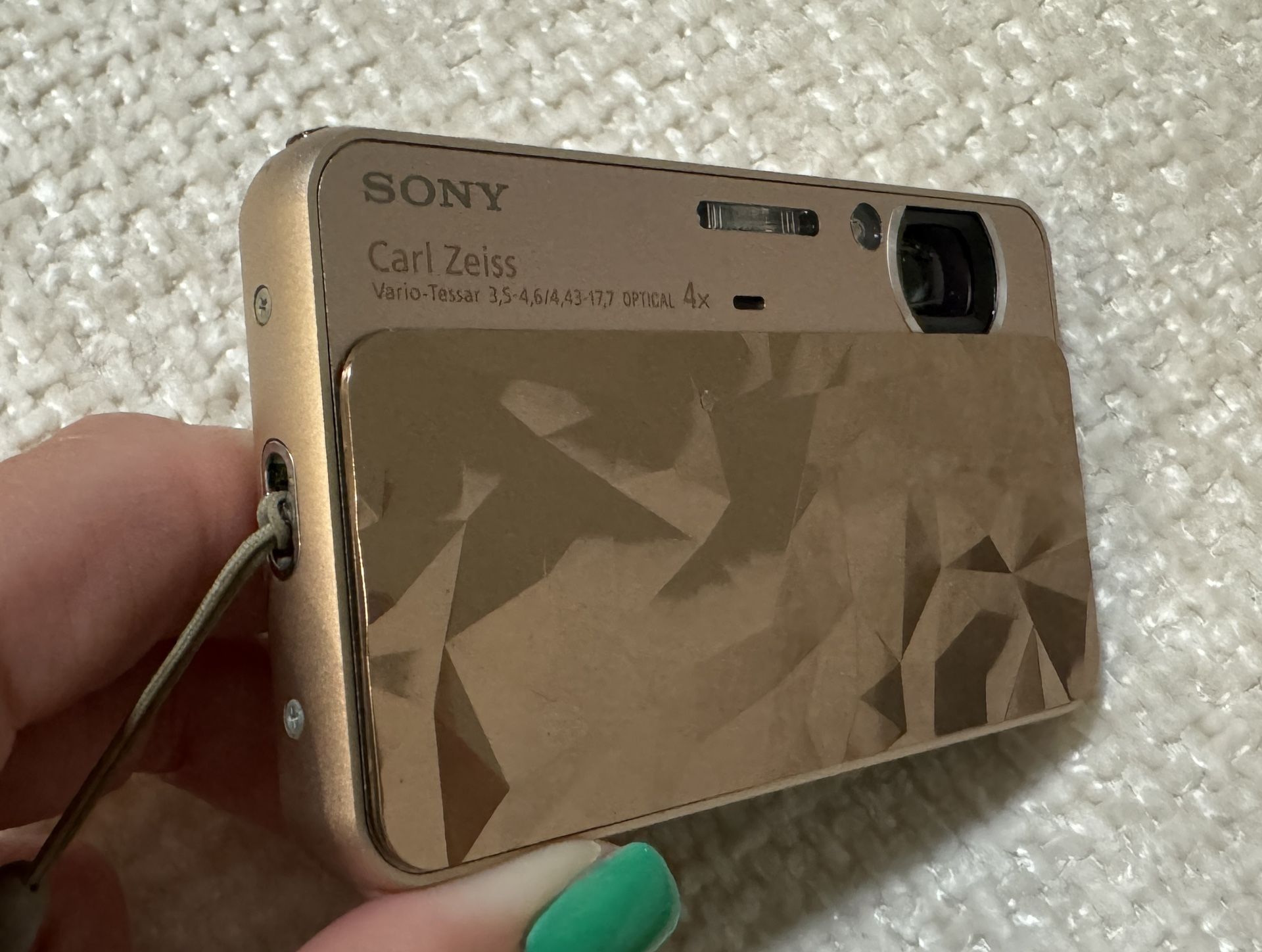 Sony Cyber-Shot DSC-T110 16.1 MP Digital Still Camera with Carl Zeiss Vario-Tessar 4x Optical Zoom Lens and 3.0-inch Touchscreen