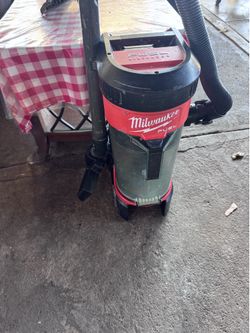 Vacuum Milwaukee M18 1GAL