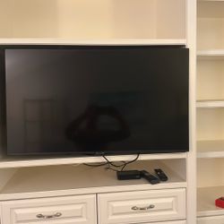 Samsung 38” Crystal Smart  4k Tv W/ Remote And Wall Mount