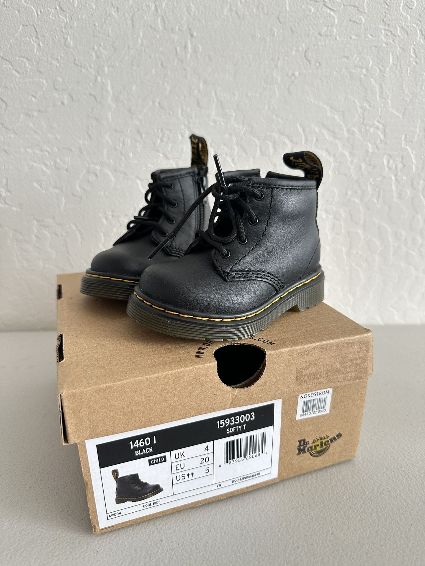 Dr. Martens INFANT 1460 SOFTY T LEATHER LACE UP BOOTS