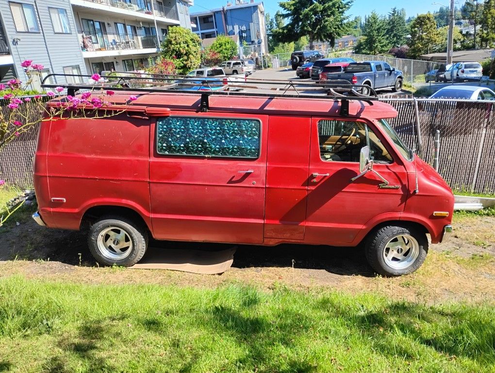 1977 Tradesman B200