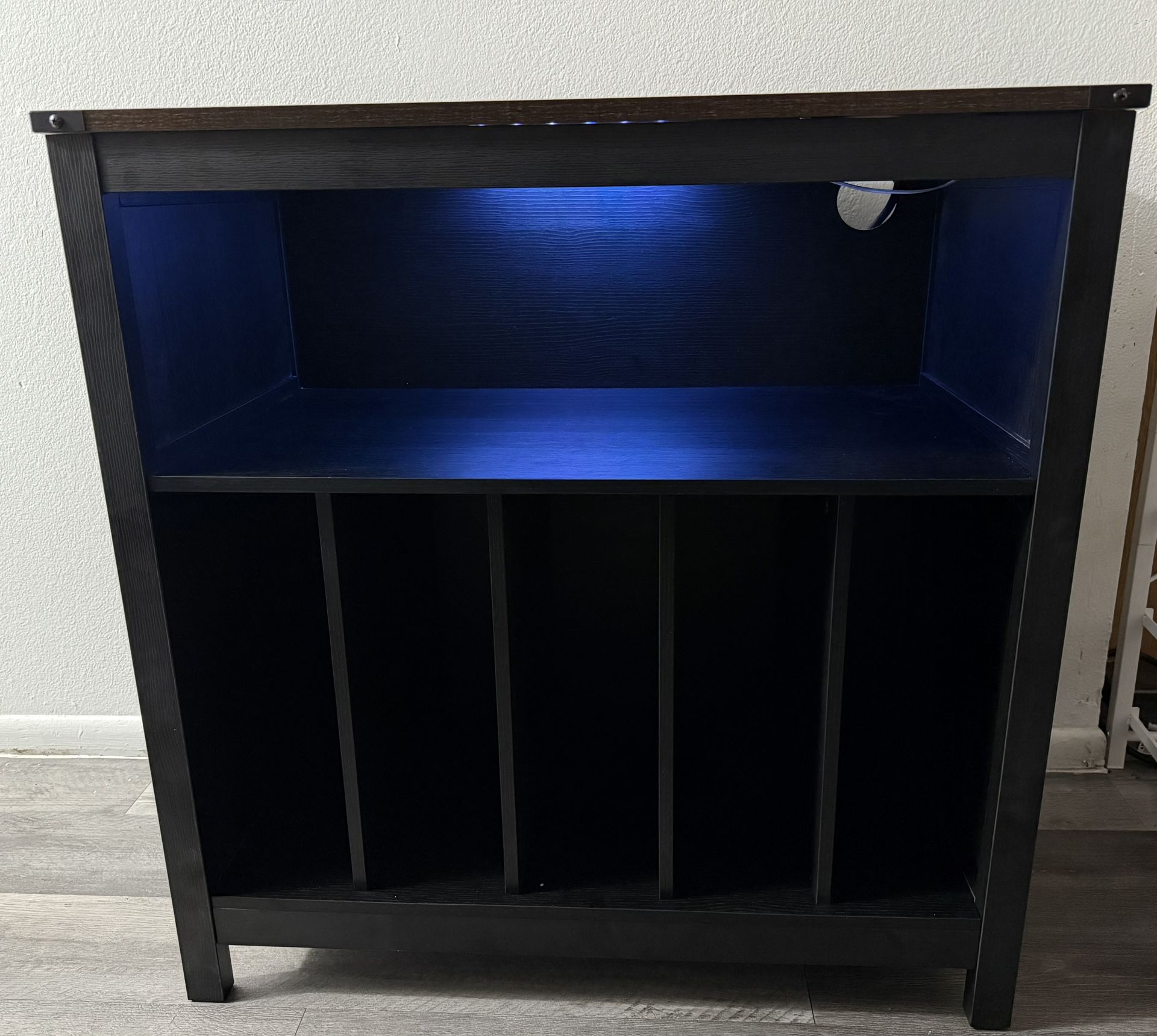 Stand With Charging Station & Led