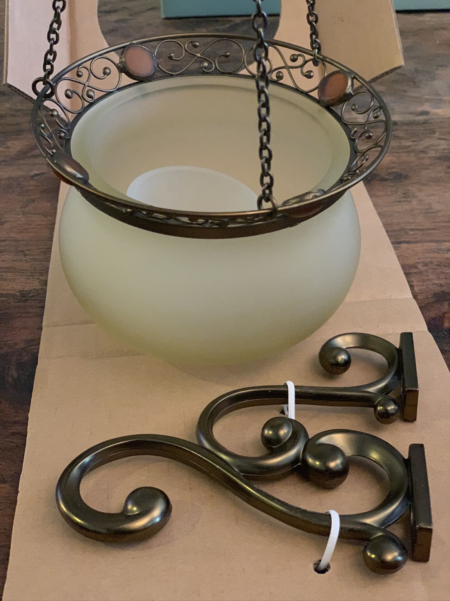 Hanging Tea Light Set - Brand New - $8